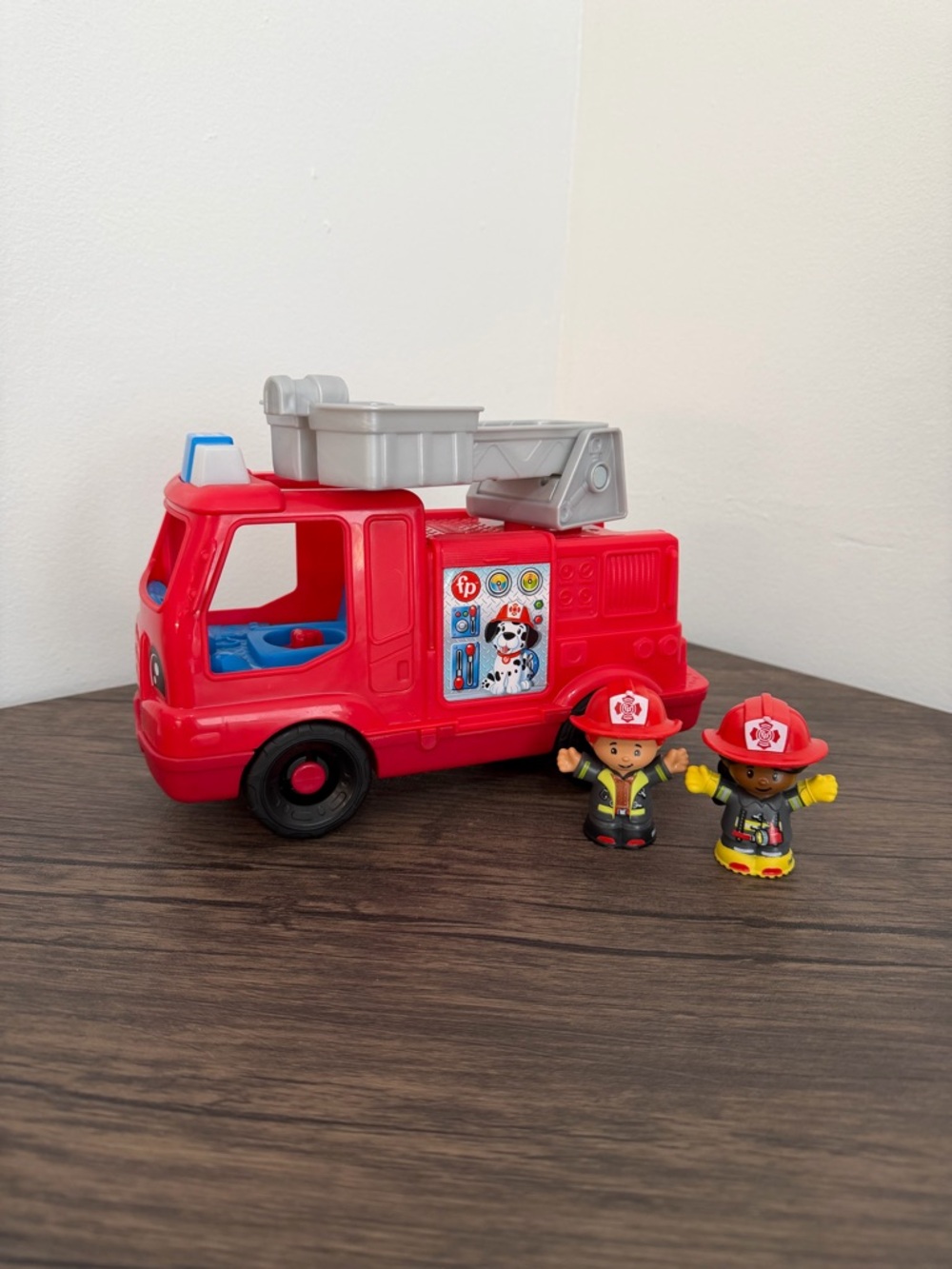 Fisher Price Little People Fire Truck Ladder Vehicle + 2 Firefighter Figures